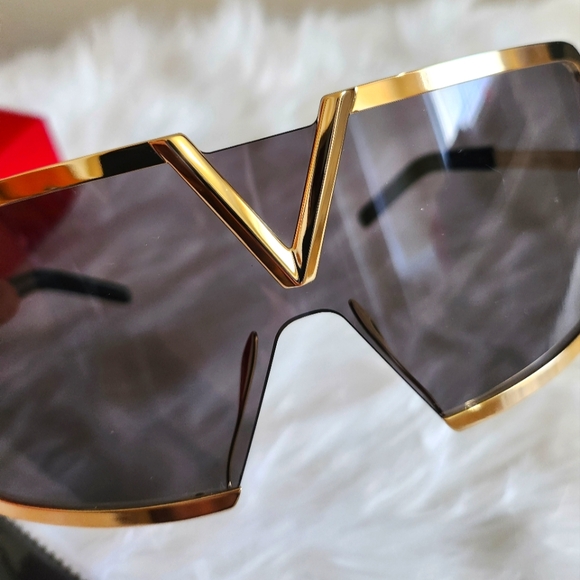 🆕️NEW VALENTINO GARAVANI Sunglasses V Romask Oversized GLASSES Designer Luxury - Picture 3 of 15